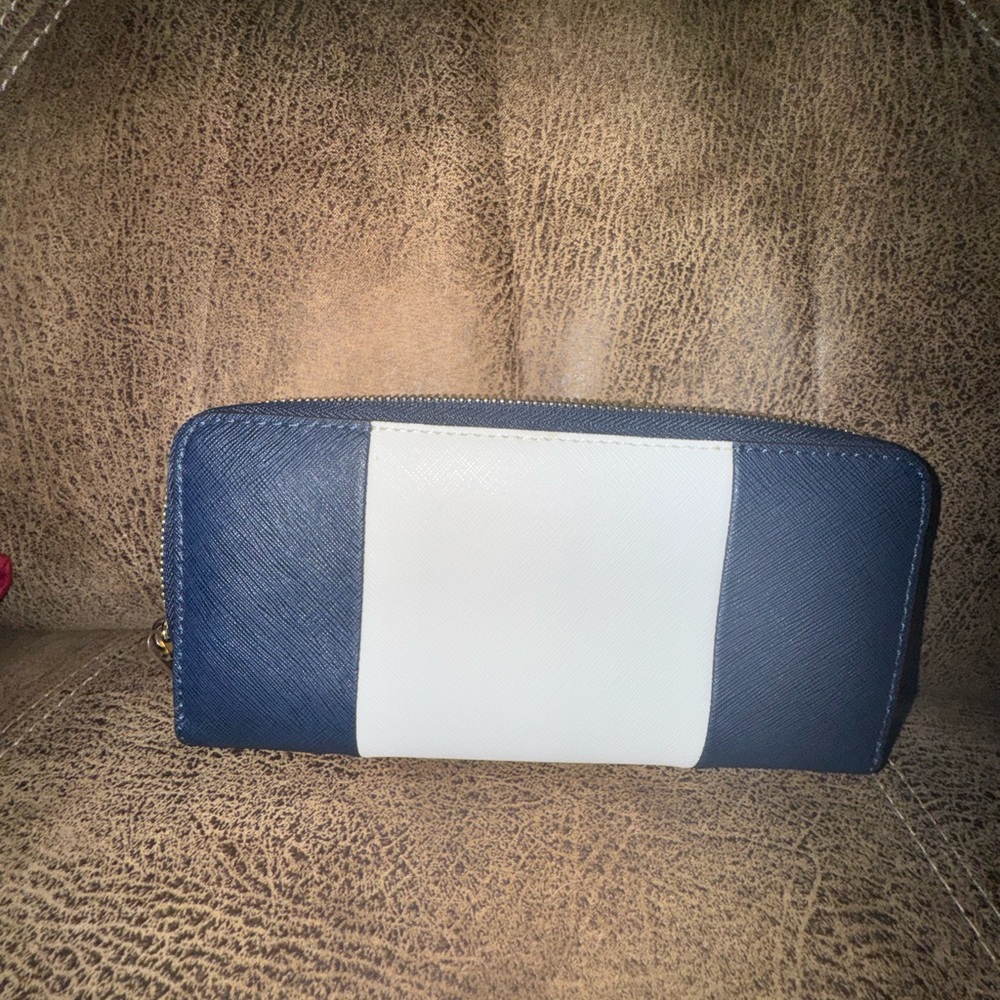Michael Kors White/Blue Leather Jet Set Zip Around Wallet - Picture 2 of 3